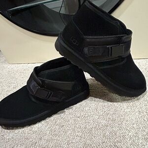 EUC! Mens Neumal SnapBack Ugg Boots. Black. Size 13. Barely worn!